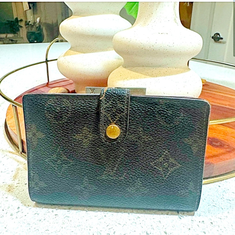 Louis Vuitton Brown Monogram Vintage Wallet Kiss lock SD0050